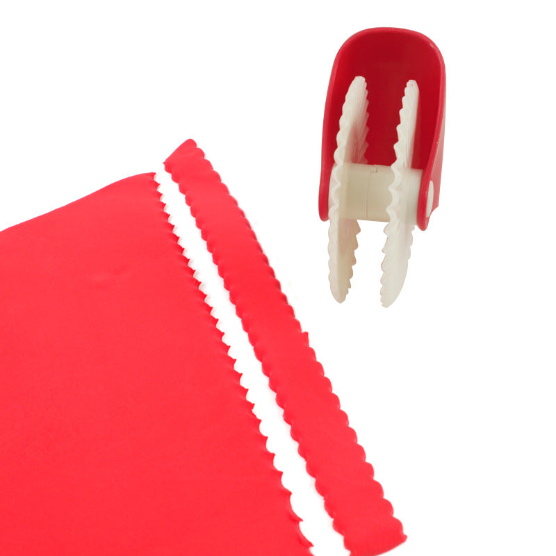 Kitchen pasta cutting wheel