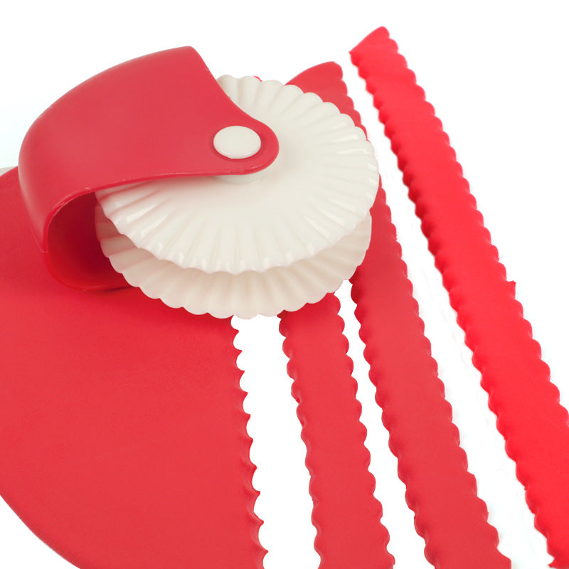 Kitchen pasta cutting wheel